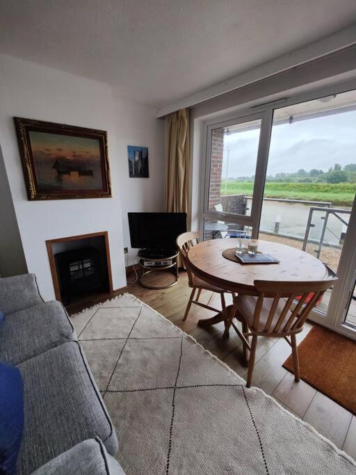 Stunning 1 Bedroom Apartment Over Looking River Rye Eksteriør billede