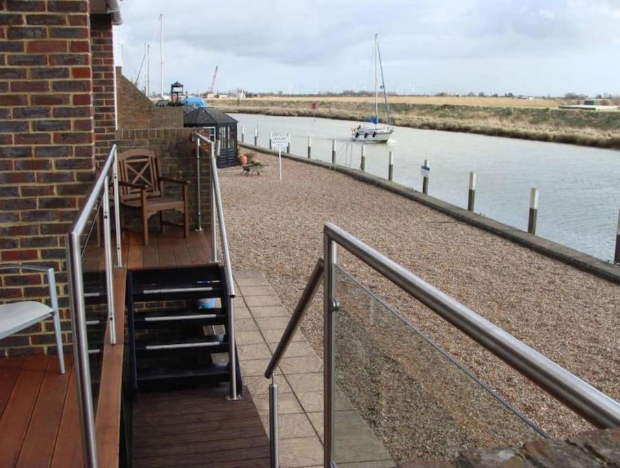 Stunning 1 Bedroom Apartment Over Looking River Rye Eksteriør billede